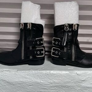 Guiseppe Zanotti Women’s Black Leather Moto Zip up boots
